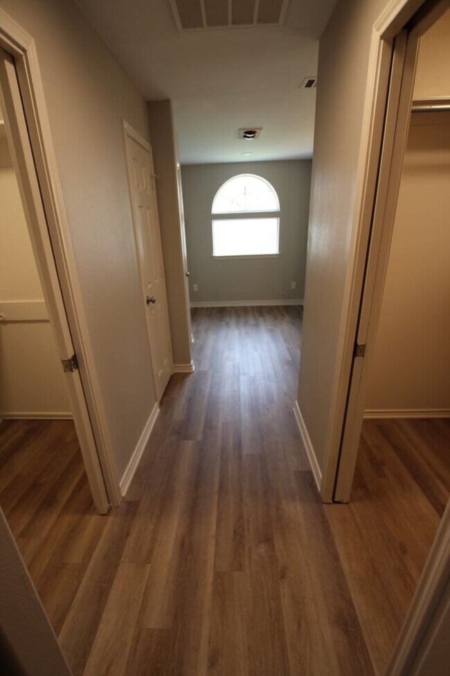 Building Photo - Coming Soon! - Beautiful 3 Bedroom, 2 Bath Home in Tyler! Gated Community!