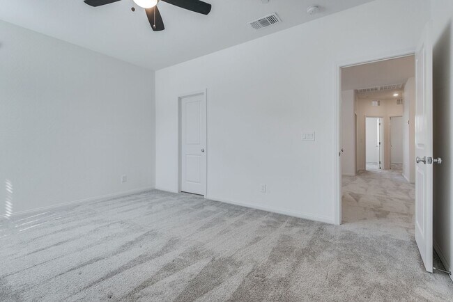 Building Photo - Highly upgraded, spacious, 4 bedroom home ...