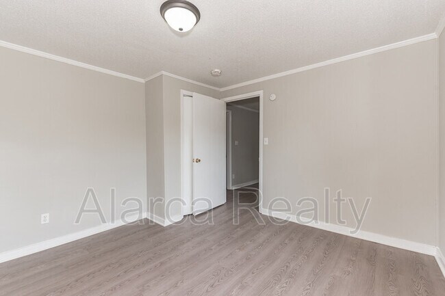 Building Photo - 9333 Kendall Dr