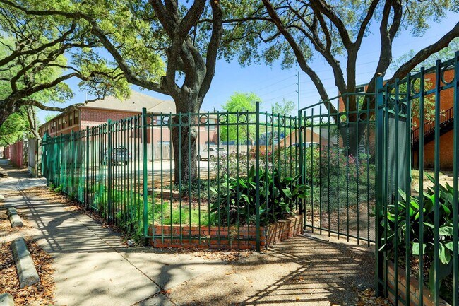 Building Photo - 1112 Lawrence St