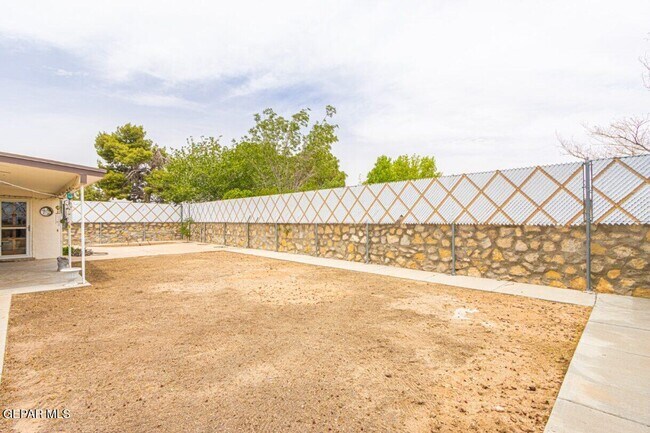 Building Photo - 2425 Anise Dr