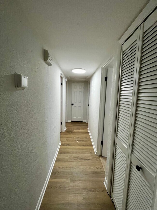 Building Photo - 3/2 in great Conway location