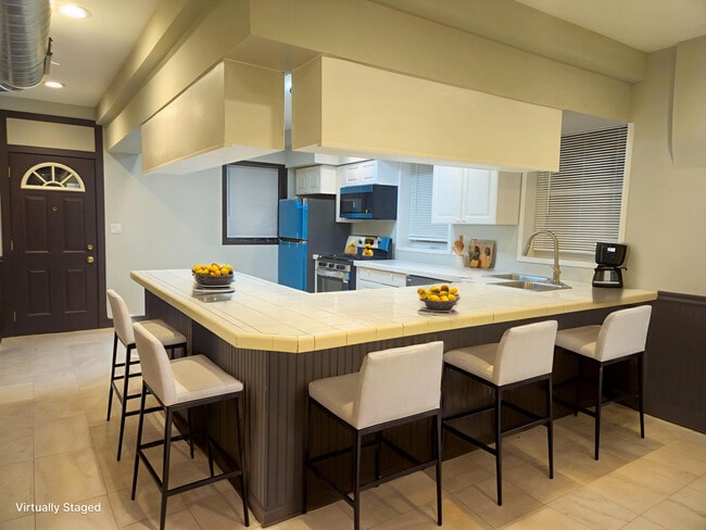 Building Photo - 1819 W Evergreen Ave