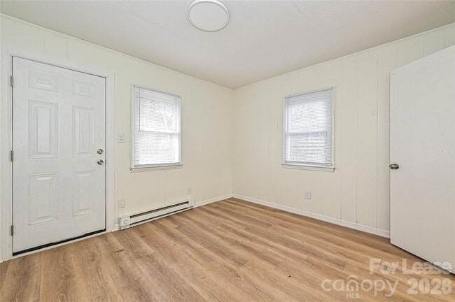 Building Photo - 300 E Hudson St