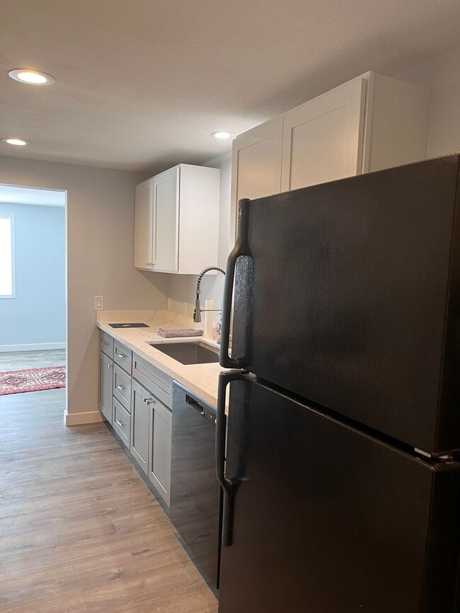 Building Photo - 5622 35th Ave E