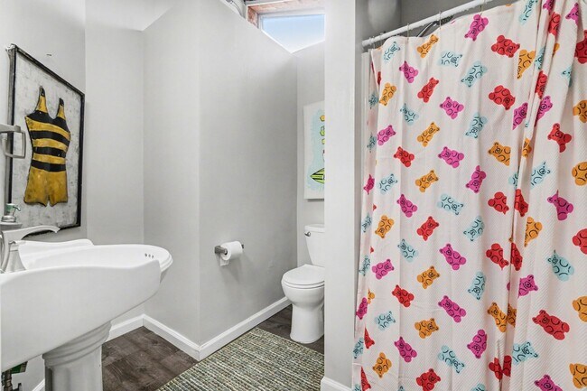 Building Photo - 4289 Pinetree Ln