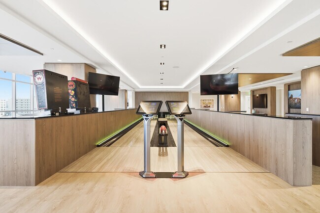 Building Photo - 220 Lake Shore Dr