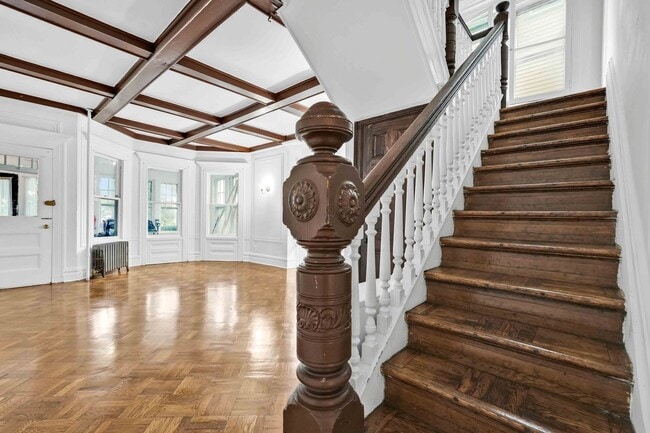 Building Photo - 1200 Beverley Rd