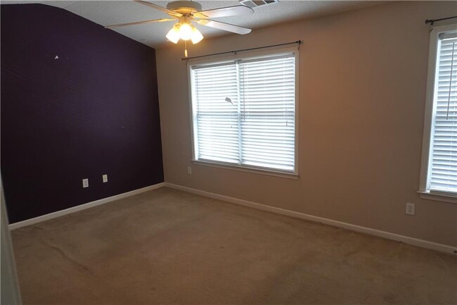 Building Photo - 71 Highoak Dr