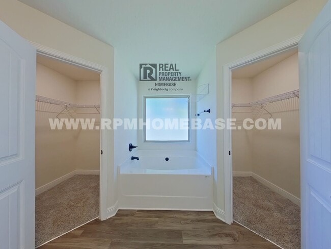 Building Photo - 5137 Peach Dr