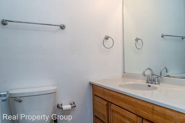 Building Photo - 8 br, 4 bath House - 1611 University Ave.
