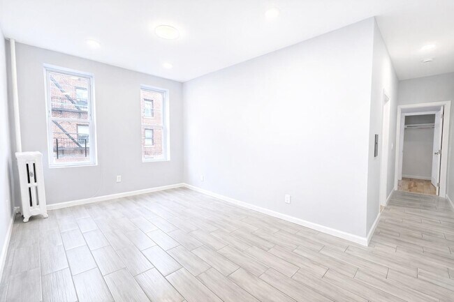 Building Photo - 5114 Hudson Ave