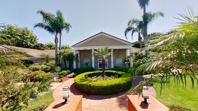 Building Photo - Remodeled 2Bd 2Ba Condo in Newport