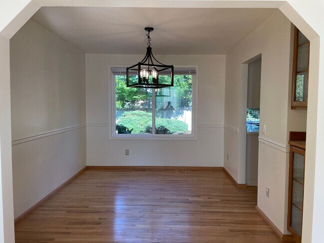 Building Photo - LOCATION LOCATION  Beautiful Sammamish Home.