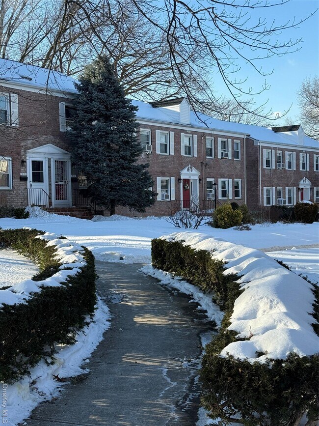 Building Photo - 110-51 64th Rd