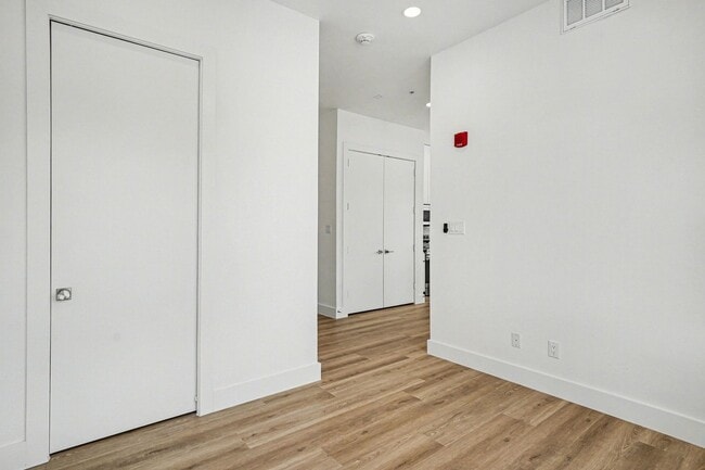 Building Photo - Be the first to live in Unit 207 at 2217 Fitzhugh—a brand-new 2026 construction offering 601 sq f...