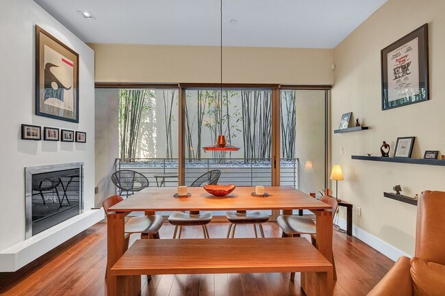 Building Photo - Hollywood Luxury Condo — 2 Beds • 2.5 Bath...