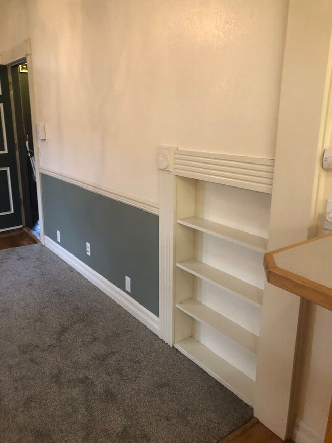 Building Photo - Beautiful Ground Level 1Bed/1Bath with Deck Close to Downtown Albany!
