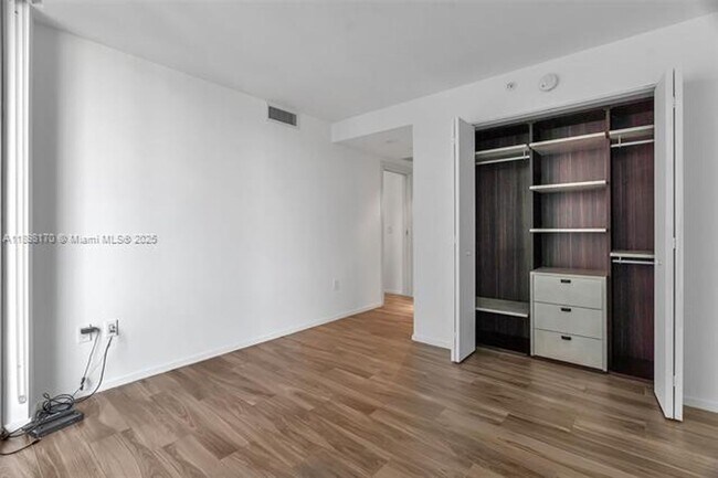 Building Photo - 801 S Miami Ave