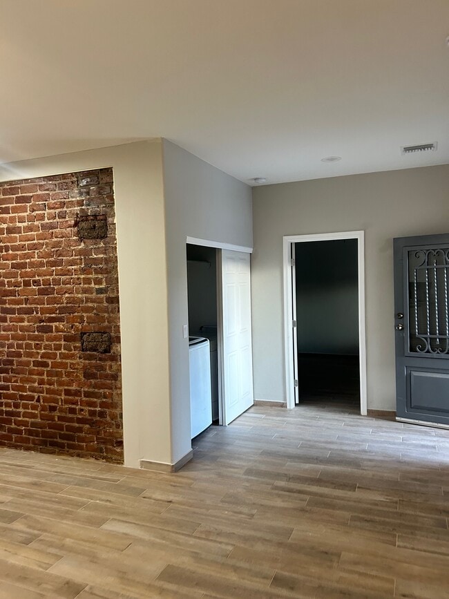 Building Photo - 382 W Quarry St