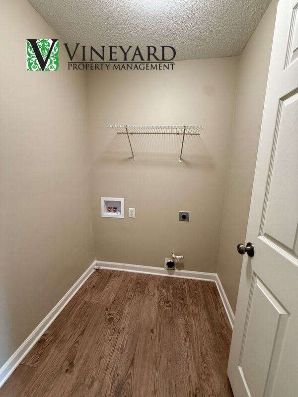 Building Photo - 1609 Heyford Cir NW