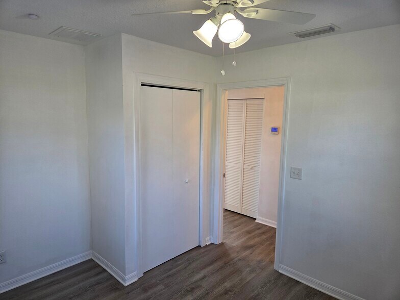 Bedroom 3 - 803 E Hart St