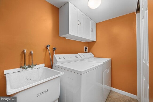 Building Photo - 535 Colecroft Ct