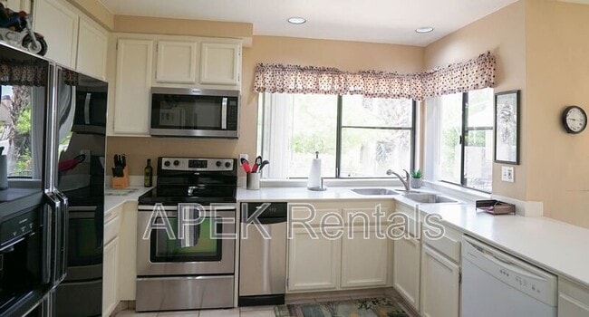 Building Photo - 211 Canyon Cir N