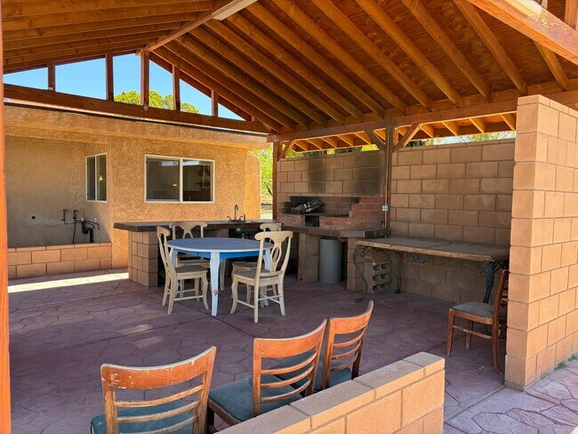 Building Photo - 3Bedroom/1.5 Bath Homeon 2.5 Acres...Rural Living At It's Best and For Only $2100 a Month