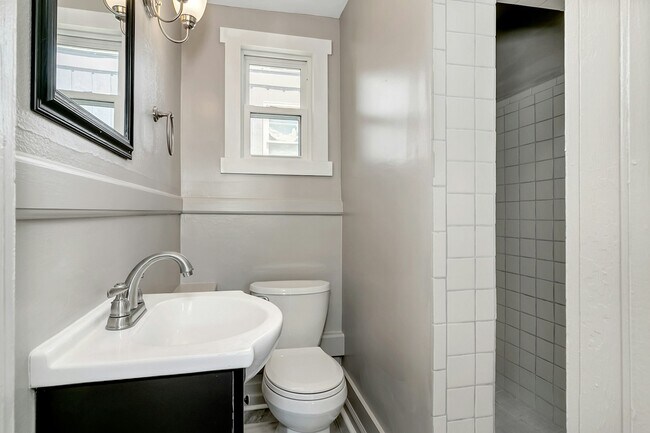 Building Photo - 8 Cobble Dr