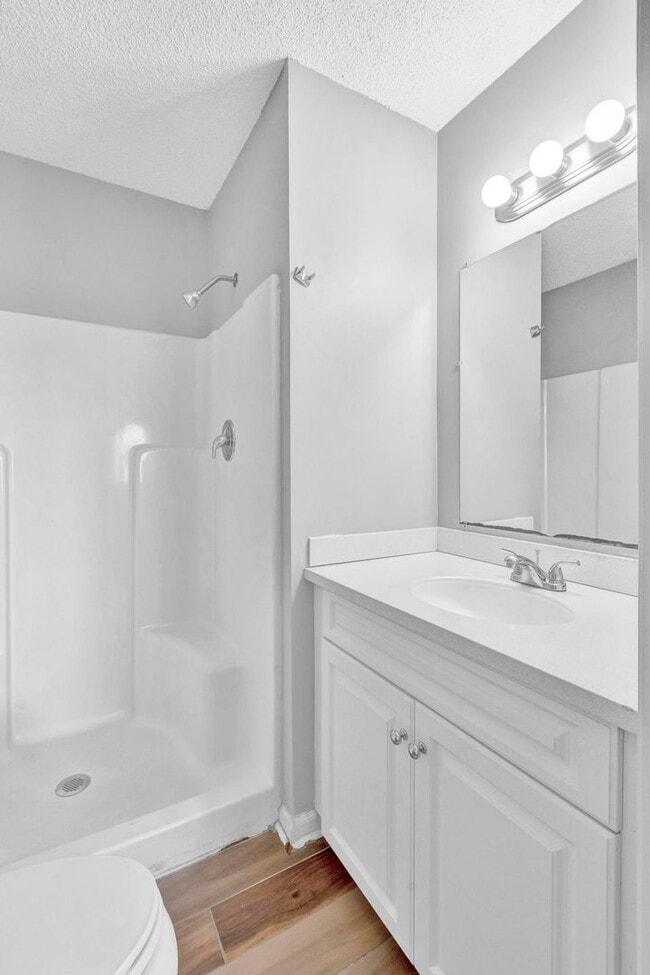 Building Photo - Second Floor Apartment Available in Wilmington!