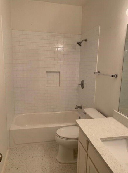 Building Photo - 10808 Pineview Ln