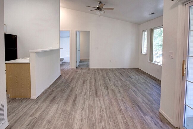 Building Photo - Beautiful 2 bedroom 2 bathroom apartment available in July 2026