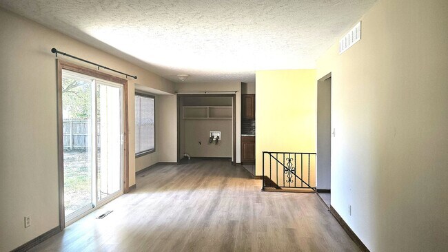 Building Photo - Massive 4 bed 2 bath home for rent