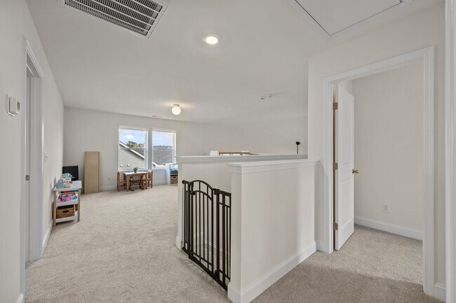 Building Photo - 301 Gander Ct