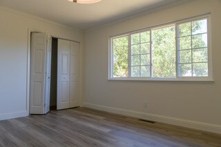 Building Photo - 636 Eastview Way
