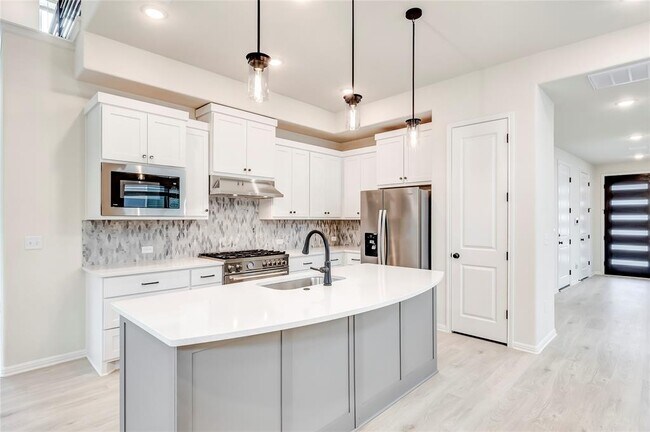 Building Photo - 2008 Kit Cir