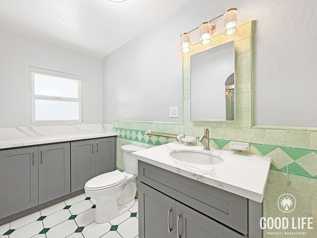 Building Photo - zIsla Vista Dr