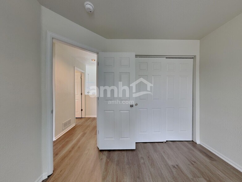 Building Photo - 8433 Golden Eye Dr