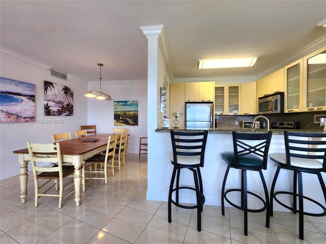 Building Photo - 3505 S Ocean Dr