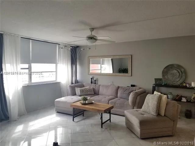 Building Photo - 1301 NE Miami Gardens Dr
