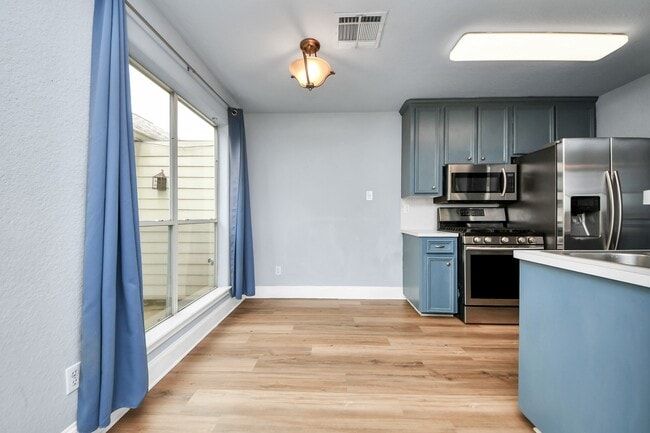 Building Photo - 1010 Gardenwalk Dr