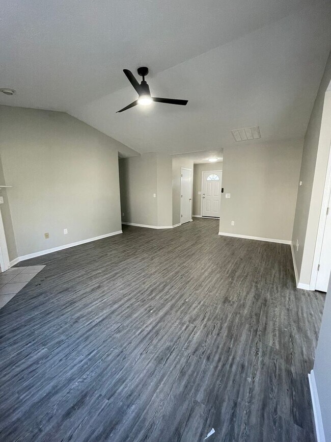 Building Photo - Three Bedroom Single Family Home - West La...