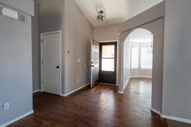 Building Photo - Stunning 4-bedroom, 3-bathroom home near Ft Carson!