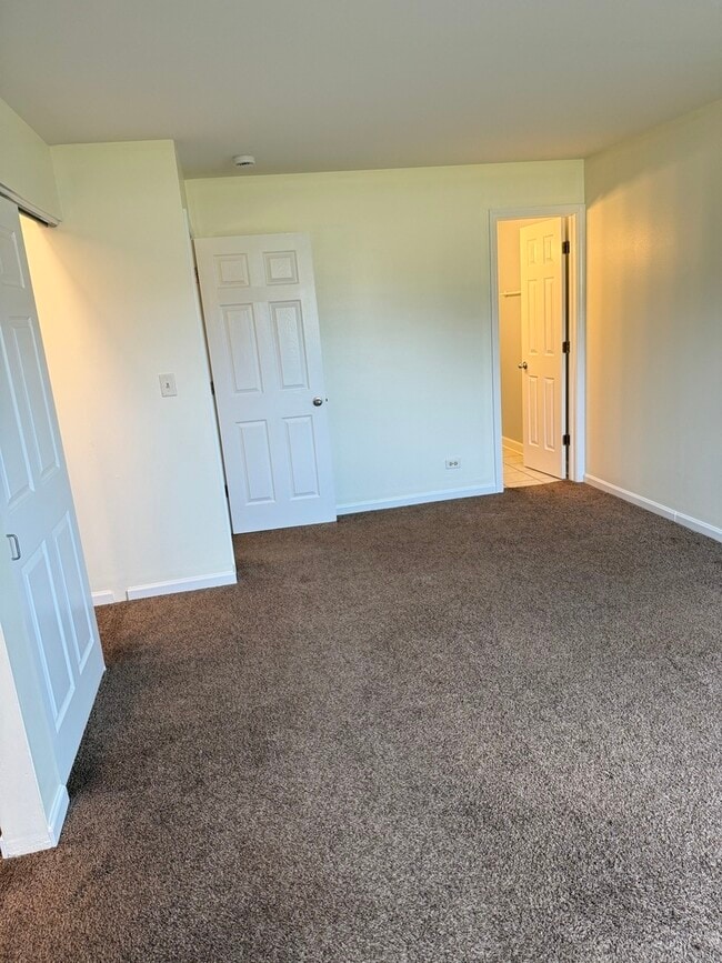 Building Photo - 2600 Brookwood Way Dr