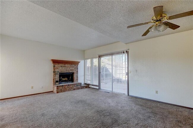 Building Photo - 3 Bedroom/2Bath/2Car Duplex- 2 Car Garage-...