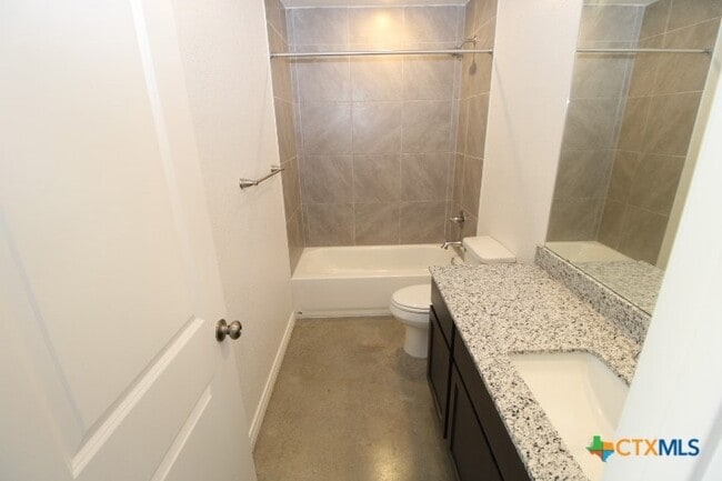 Building Photo - 514 Lost Trl