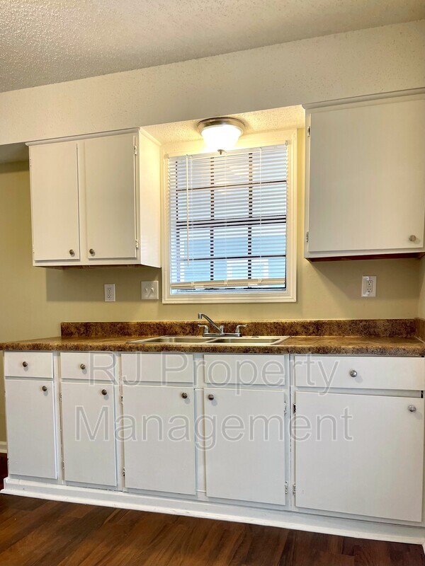 Building Photo - 5297 Breckenwood Dr