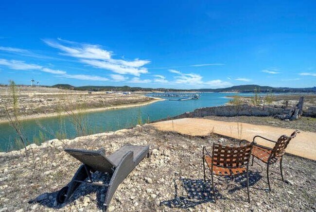 Building Photo - Charming Hill Country Home • Spacious Layout • Lake Travis Lifestyle