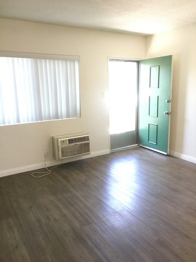 Building Photo - 3930 Rosemead Blvd